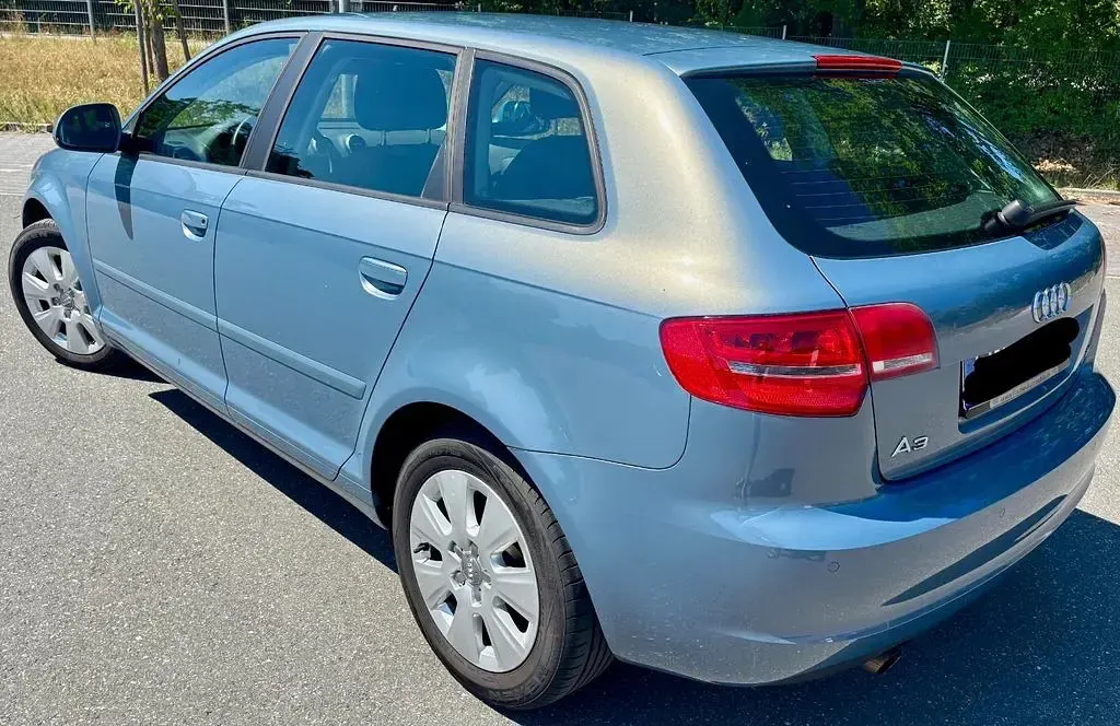 Gebraucht Audi A3 Attraction 102 PS (75 kW) 2009 Blau Kleinwagen