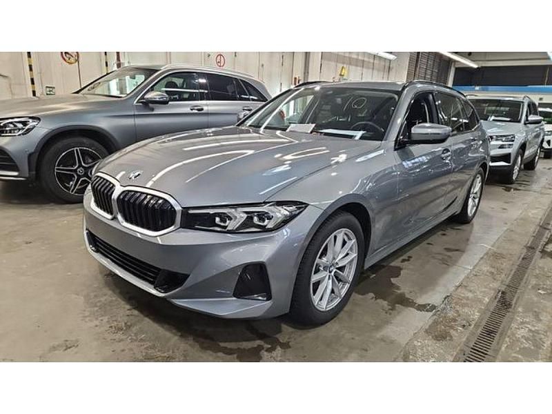 Gebraucht BMW 320 190 PS (139 kW) 2023 Skyscraper grau (metallic) Kombi