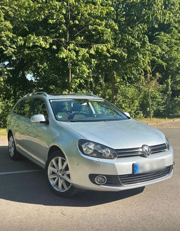 Silber Gebraucht 2011 VW Golf VI Highline Kombi | 11.500 € - Bild 1/4