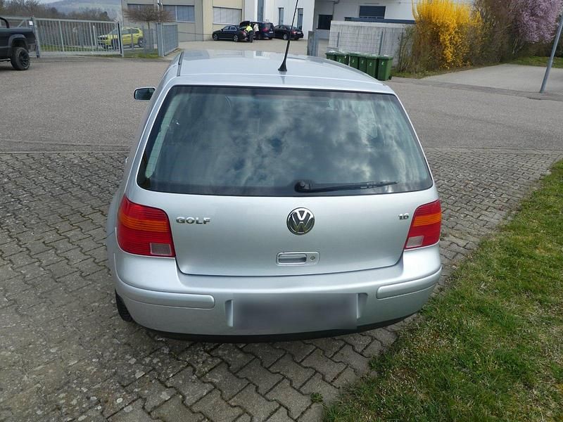Gebraucht VW Golf IV 105 PS (77 kW) 2003 Silber Kleinwagen