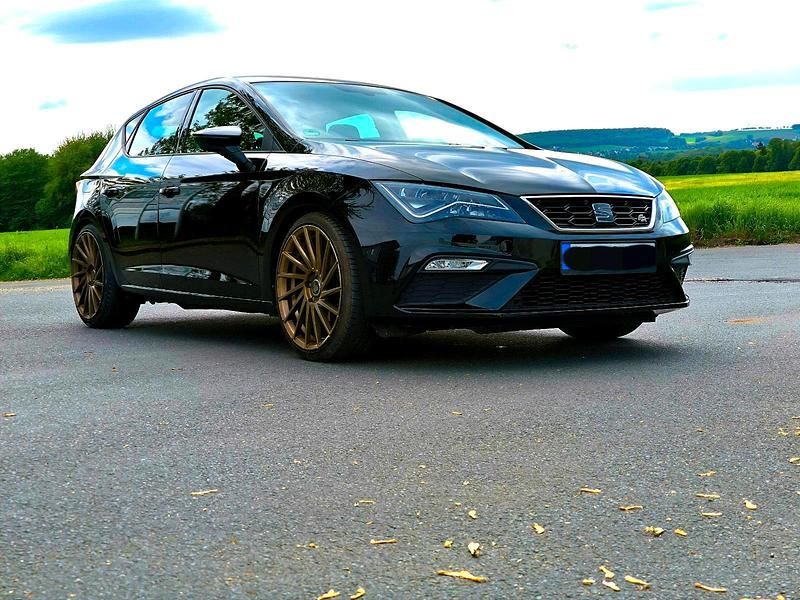 Schwarz Gebraucht 2019 Seat Leon FR Limousine | 15.555 € (Fairer Preis) - Bild 1/4