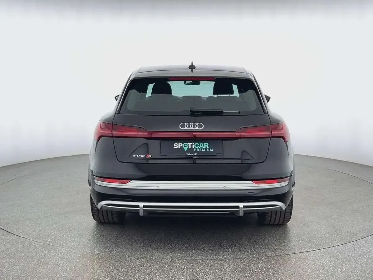 Gebraucht Audi e-tron 369 kW (503 PS) 2022 Schwarz SUV