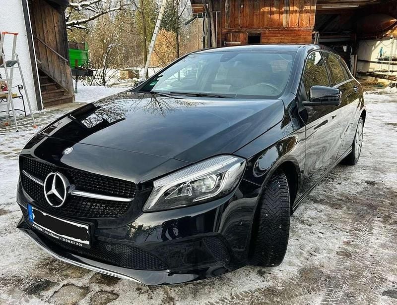 Gebraucht 2016 Mercedes A180 Limousine | 11.999 € (Guter Preis) - Bild 1/4