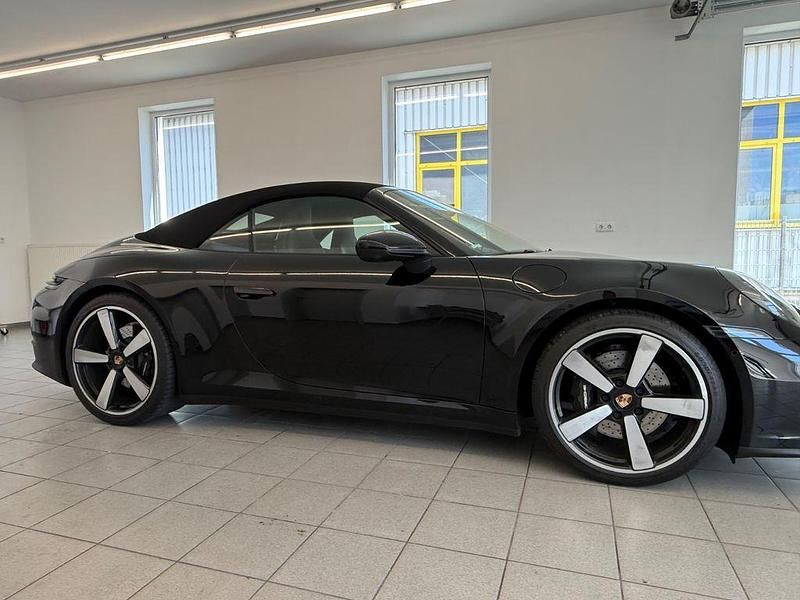 Gebraucht Porsche 992 394 PS (289 kW) 2025 Schwarz Cabrio