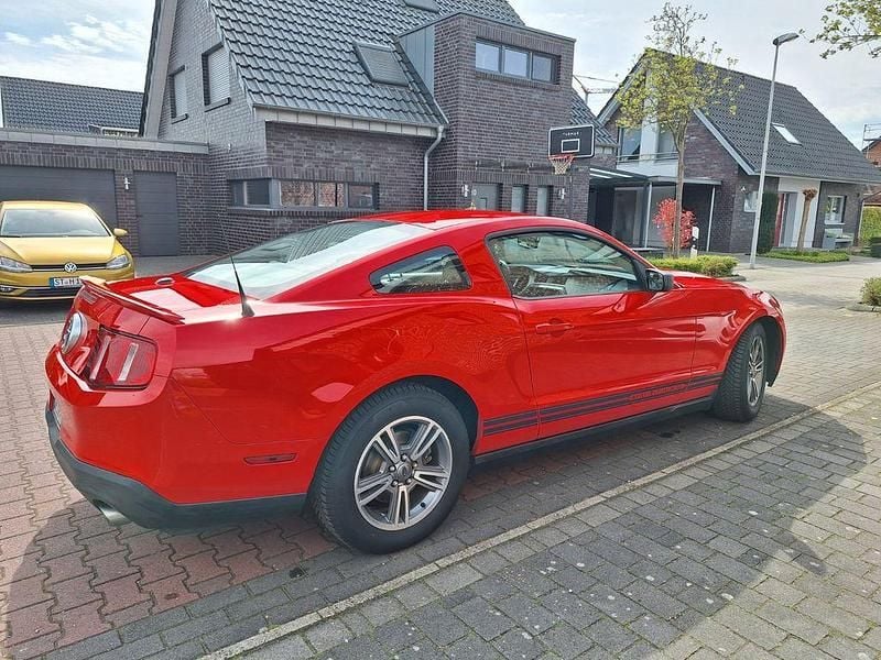 Second-hand Ford Mustang 309 CP (227 kW) 2010 Roșu Coupe