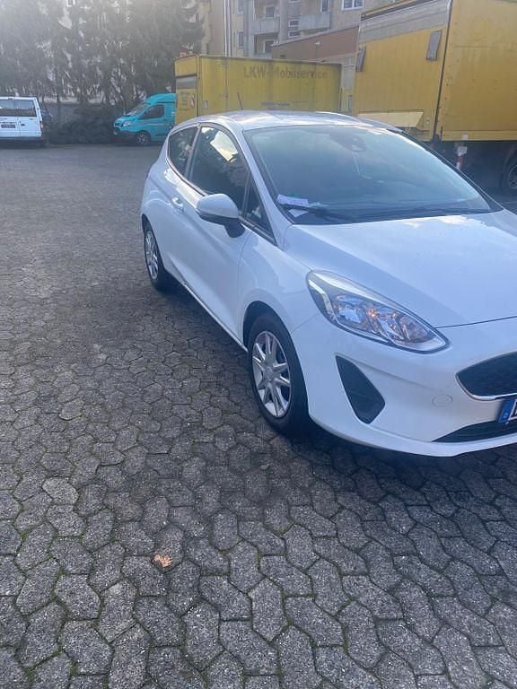Weiß Gebraucht 2018 Ford Fiesta Trend Kleinwagen | 6.999 € (Superpreis) - Bild 1/4