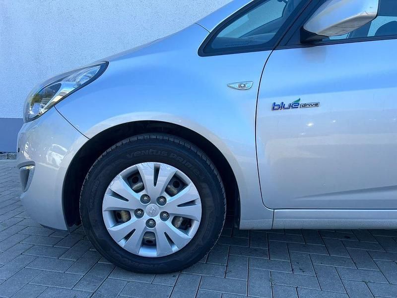 Gebraucht Hyundai ix20 Edition 116 PS (85 kW) 2012 Silber Kleinwagen