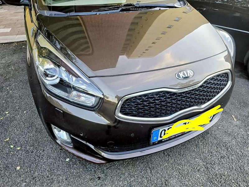 Gebraucht Kia Carens EX 140 PS (102 kW) 2010 Braun Van / Kleinbus