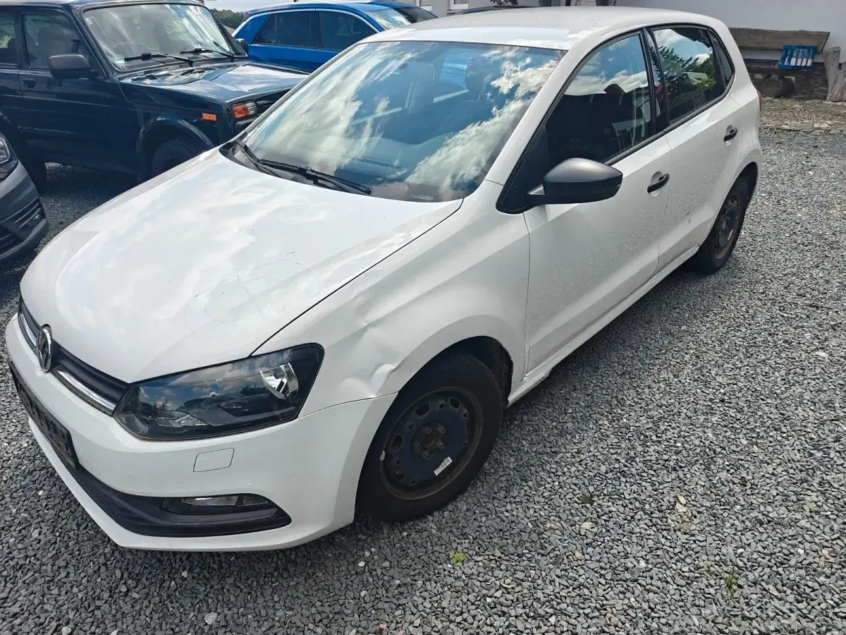 Gebraucht VW Polo Trendline 60 PS (44 kW) 2017 Weiß Kleinwagen