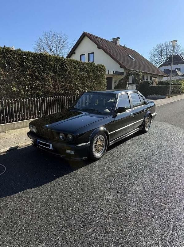 Usata BMW 325 170 CV (125 kW) 1987 Nero Berlina