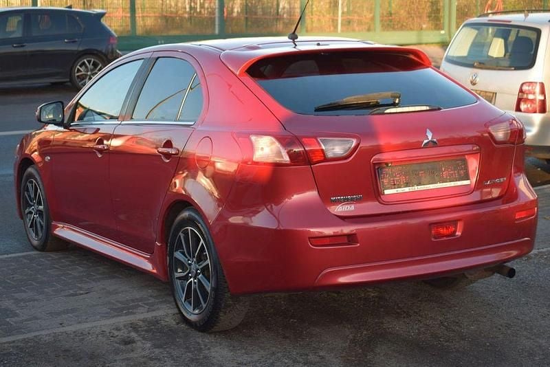 Gebraucht Mitsubishi Lancer Sportback Plus 140 PS (102 kW) 2016 Rot Limousine