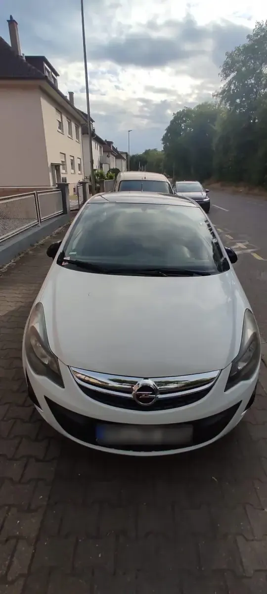 Gebraucht Opel Corsa Color Edition 87 PS (63 kW) 2013 Weiß Kleinwagen