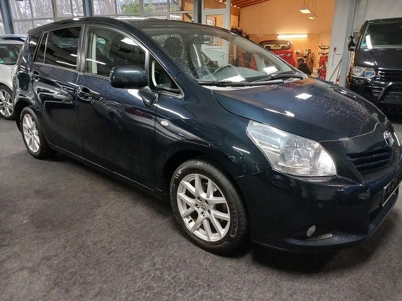 Gebraucht Toyota Verso Travel 132 PS (97 kW) 2012 Schwarz Van / Kleinbus