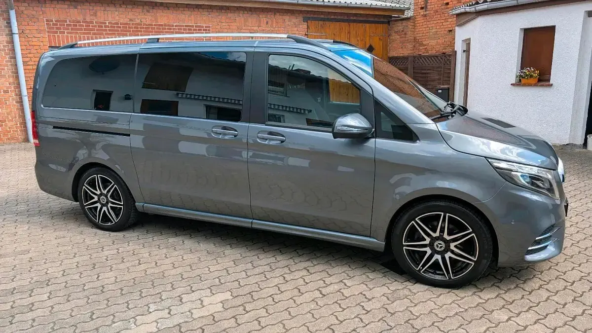 Gebraucht Mercedes V300 239 PS (175 kW) 2019 Grau Van / Kleinbus