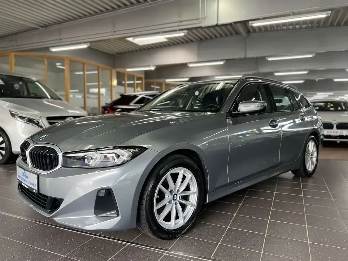 Gebraucht BMW 318 150 PS (110 kW) 2022 Grau Kombi