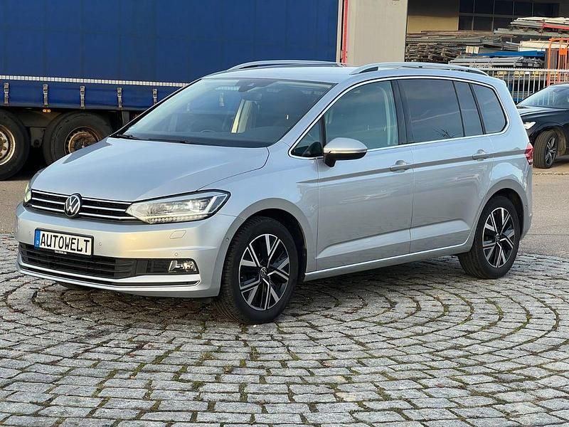 Gebraucht VW Touran Highline 150 PS (110 kW) 2020 Reflexsilber Van / Kleinbus