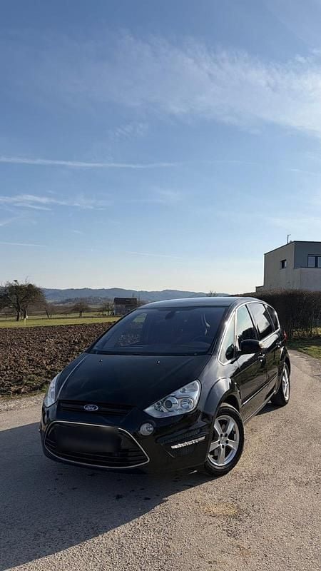 Gebraucht Ford S-MAX Titanium 140 PS (102 kW) 2014 Schwarz Van / Kleinbus