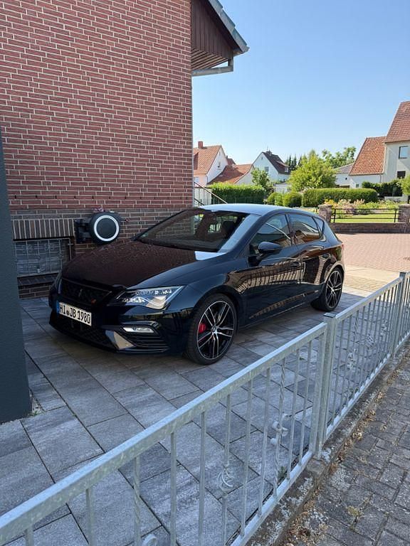 Schwarz Gebraucht 2017 Cupra Leon Limousine | 21.199 € (Fairer Preis) - Bild 1/4