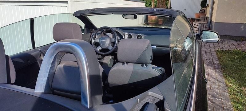 Gebraucht Audi A3 Cabriolet 105 PS (77 kW) 2011 Schwarz Cabrio