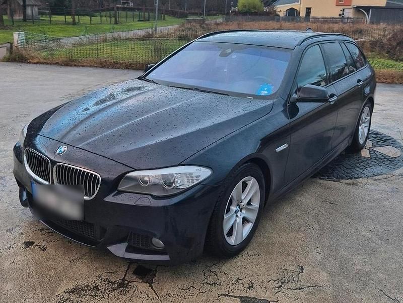 Blau Gebraucht 2012 BMW 535 Comfort Edition Kombi | 19.240 € (Teuer) - Bild 1/4
