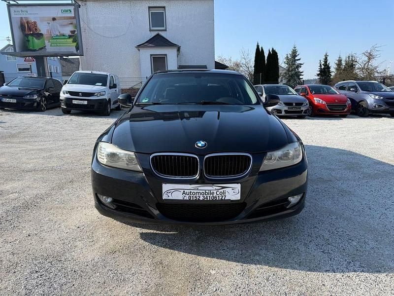 Gebraucht BMW 320 177 PS (130 kW) 2010 Schwarz Kombi
