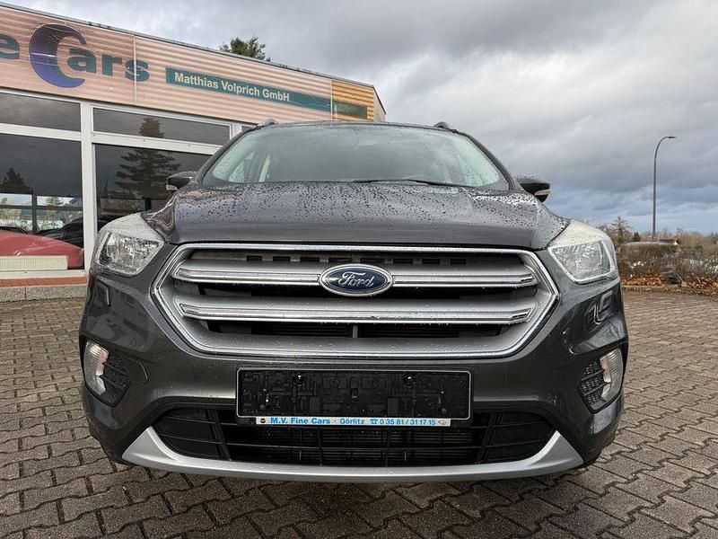 Gebraucht Ford Kuga Trend 120 PS (88 kW) 2017 Grau SUV