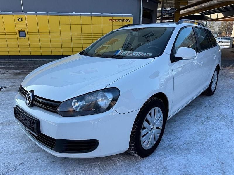 Weiß Gebraucht 2011 VW Golf VI Trendline Kleinwagen | 3.799 € (Guter Preis) - Bild 1/4