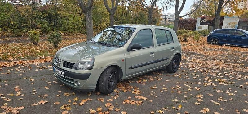 Grün Gebraucht 2002 Renault Clio II Expression Limousine | 1.850 € (Fairer Preis) - Bild 1/4