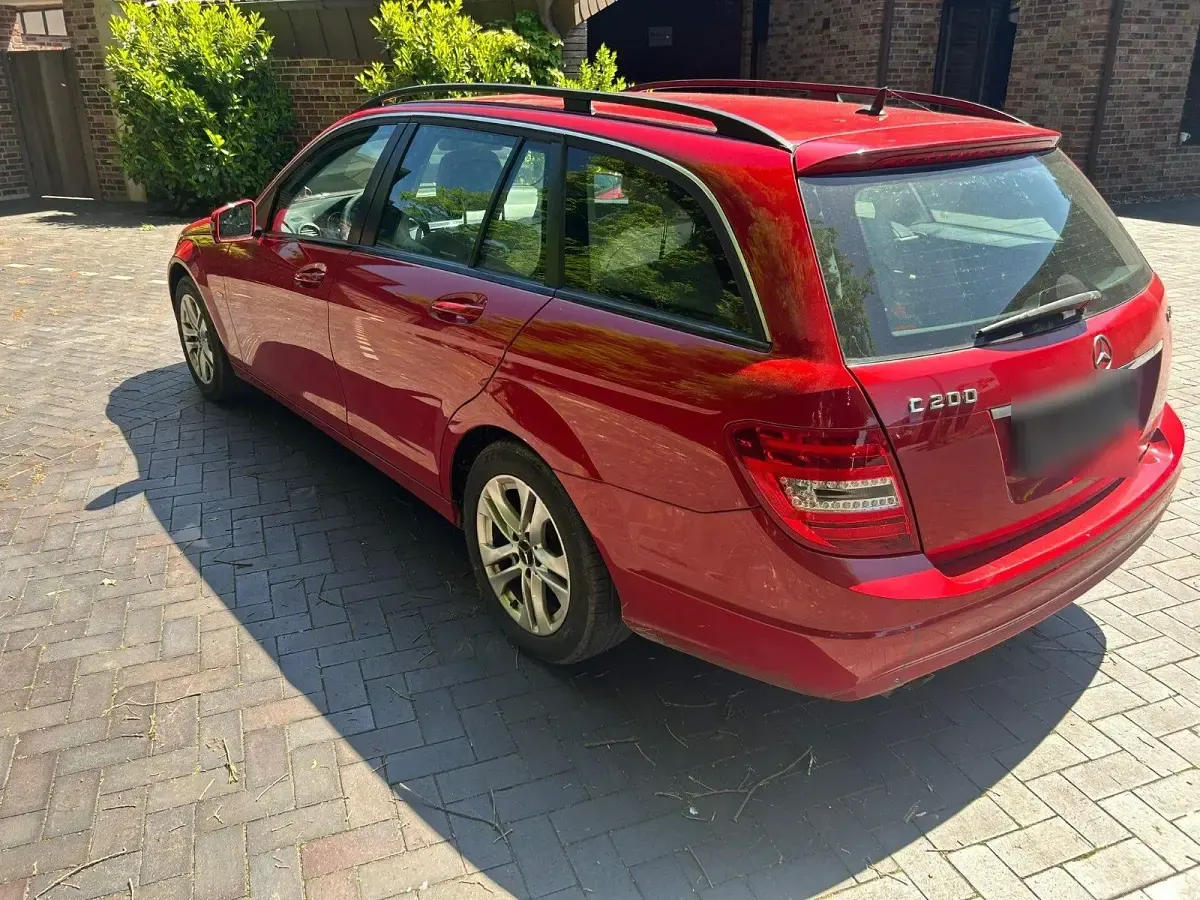 Gebraucht Mercedes C200 136 PS (100 kW) 2011 Rot Kombi