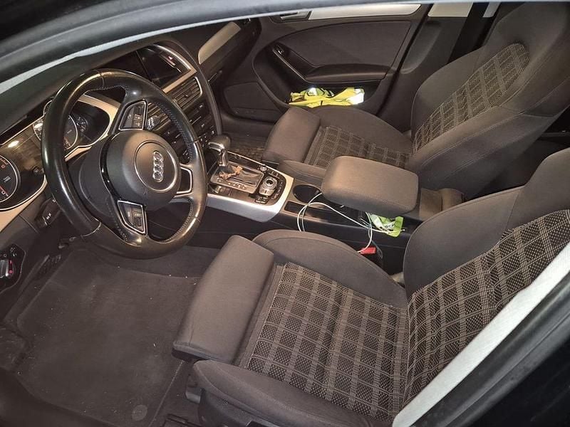 Schwarz Gebraucht 2012 Audi A4 Ambition Kombi | 7.500 € (Fairer Preis) - Bild 1/4