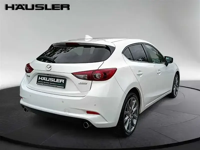 Usata Mazda 3 Signature 120 CV (88 kW) 2018 Bianco Berlina