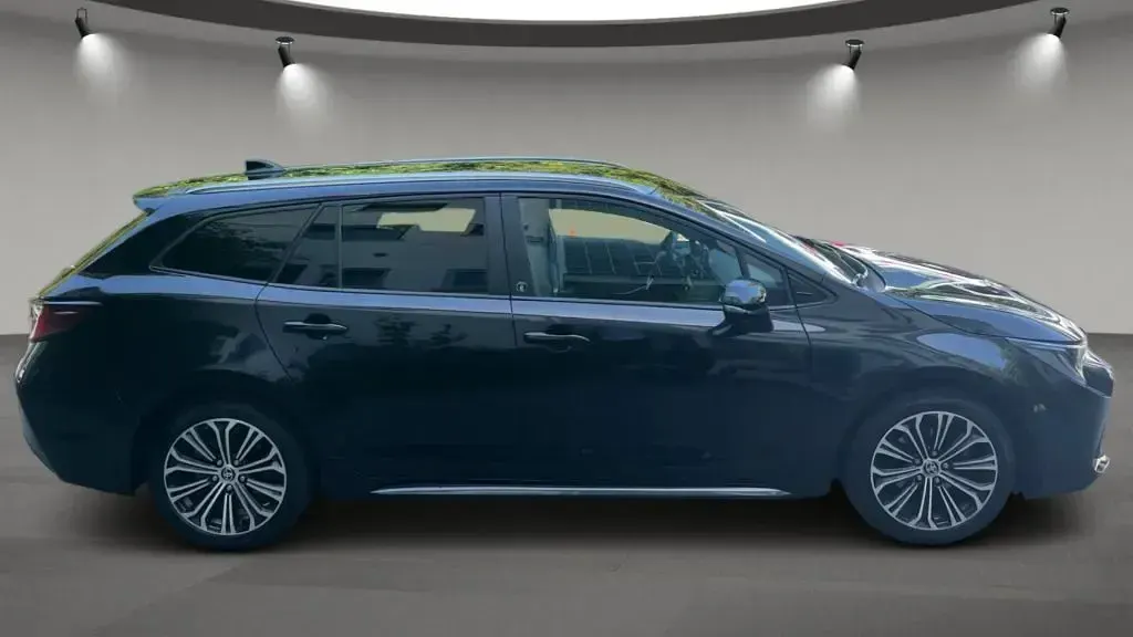 Gebraucht Toyota Corolla Team 116 PS (85 kW) 2020 Schwarz Kombi