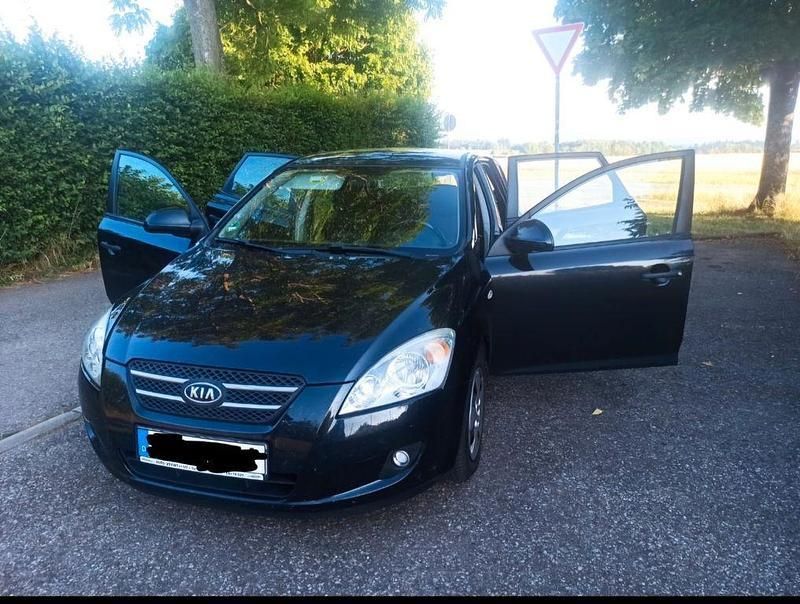 Schwarz Gebraucht 2007 Kia Ceed Limousine | 1.990 € - Bild 1/4