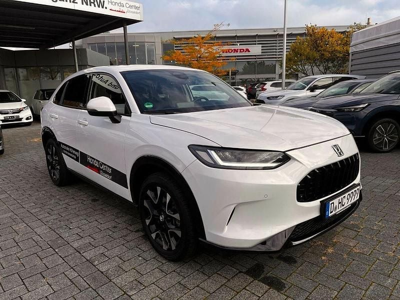 Platinum white (weiß) Gebraucht 2025 Honda ZR-V Advance SUV | 38.980 € (Fairer Preis) - Bild 1/3