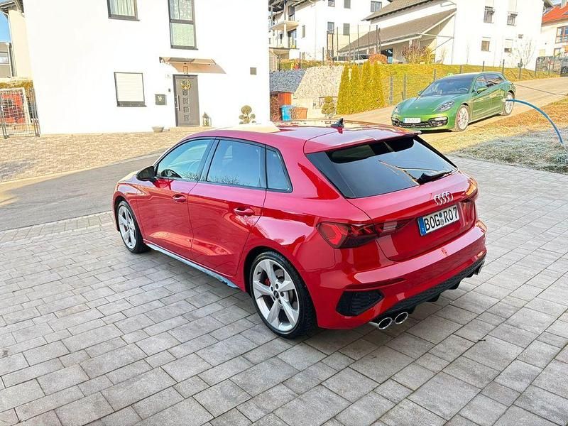 Gebraucht Audi S3 Ambiente 310 PS (228 kW) 2023 Rot Limousine