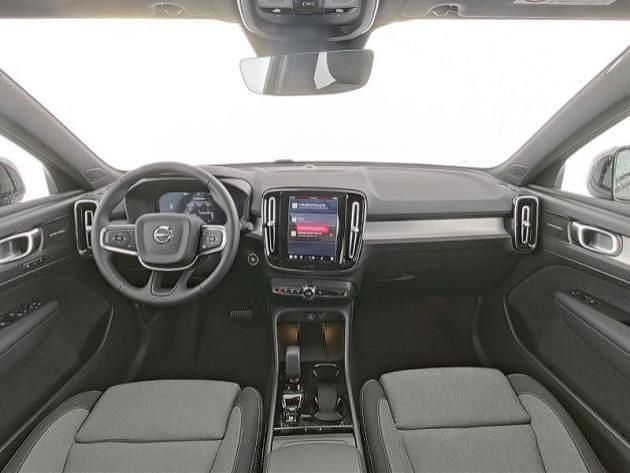 Gebraucht Volvo XC40 Plus 197 PS (144 kW) 2025 Onyx black (schwarz) SUV