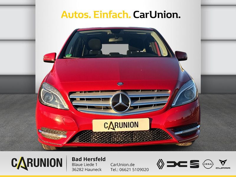 Gebraucht Mercedes B180 122 PS (89 kW) 2012 Rot Van / Kleinbus