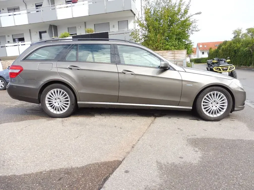 Gebraucht Mercedes E200 136 PS (100 kW) 2011 Grau Limousine
