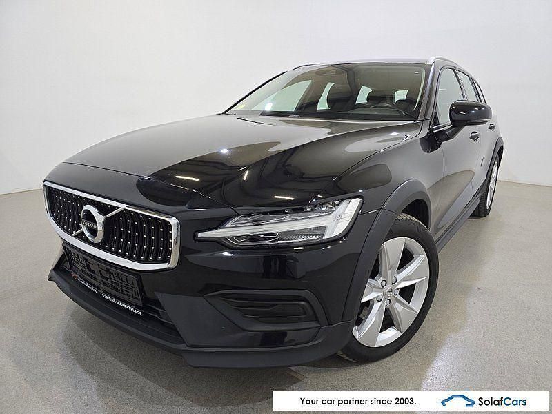 Second-hand Volvo V60 CC 150 CP (110 kW) 2020 Negru Break