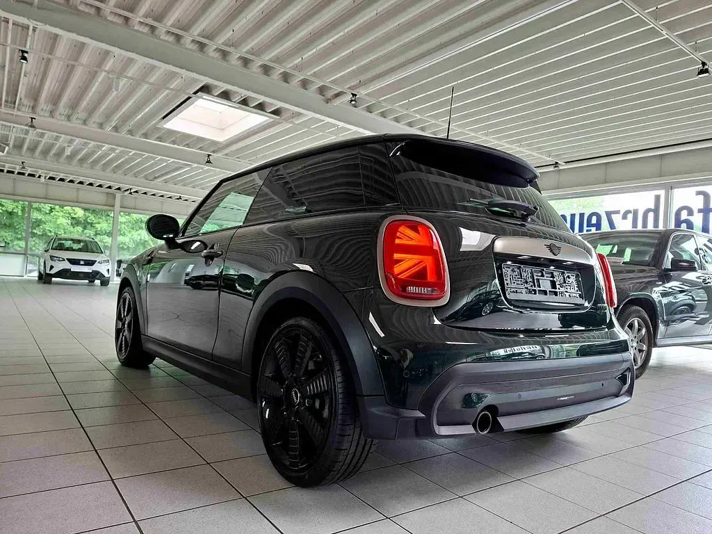 Gebraucht Mini Cooper Resolute Edition 136 PS (100 kW) 2023 Rebel green Kleinwagen