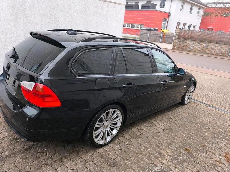 Gebraucht BMW 320 150 PS (110 kW) 2007 Schwarz Kombi