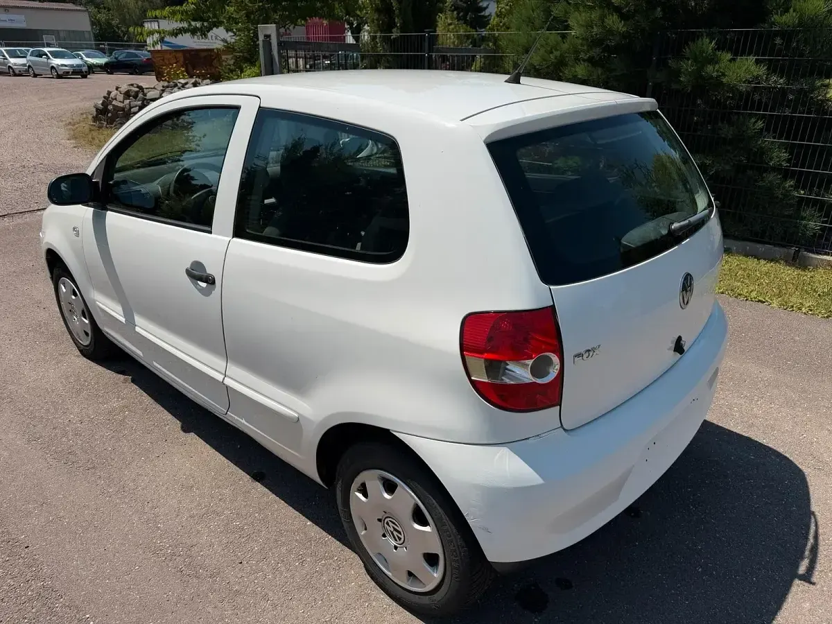 Gebraucht VW Fox 60 PS (44 kW) 2011 Weiß Kleinwagen