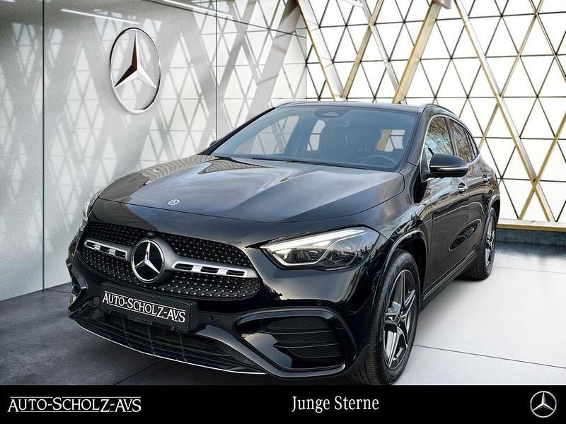 Unilack nachtschwarz Gebraucht 2025 Mercedes GLA200 AMG SUV | 41.950 € (Fairer Preis) - Bild 1/3