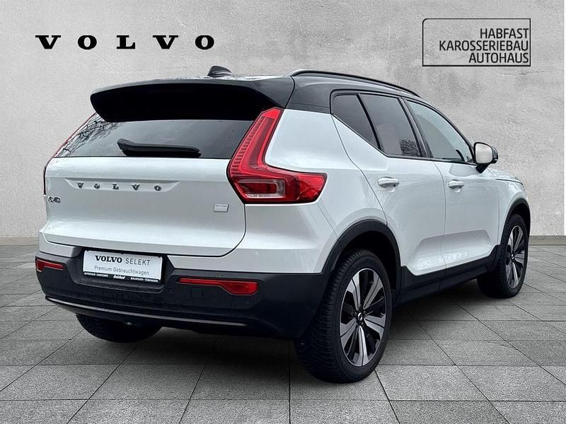 Gebraucht Volvo XC40 Plus 169 kW (231 PS) 2023 Crystal white / metallic SUV