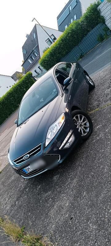 Grau Gebraucht 2012 Ford Mondeo Limousine | 6.990 € - Bild 1/4