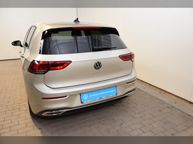 Gebraucht VW Golf VIII Move 110 PS (80 kW) 2024 Ivory silver metallic Limousine