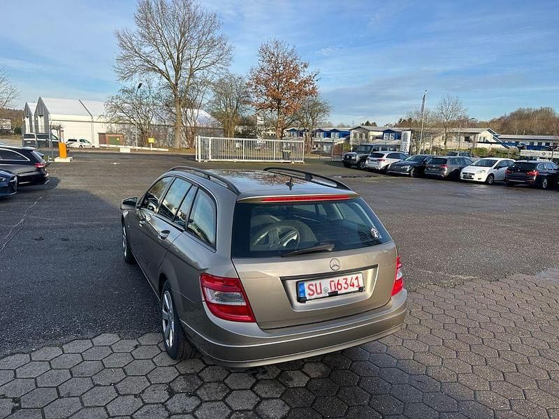 Gebraucht Mercedes C200 136 PS (100 kW) 2010 Beige Limousine
