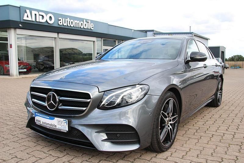 Grau Gebraucht 2018 Mercedes E300 AMG line Limousine | 32.500 € (Fairer Preis) - Bild 1/4