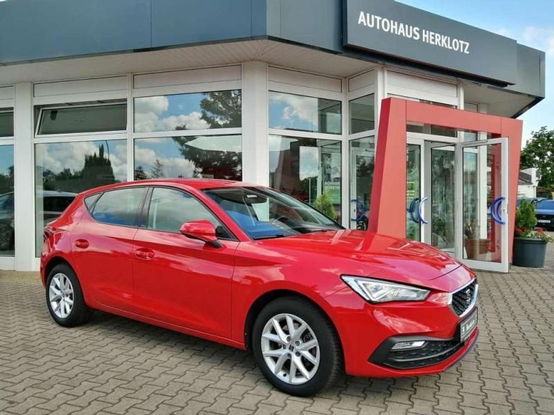 Pure red Gebraucht 2021 Seat Leon Style Limousine | 18.690 € (Fairer Preis) - Bild 1/4