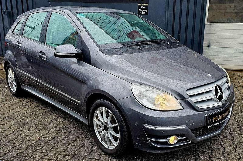 Gebraucht Mercedes B200 136 PS (100 kW) 2010 Grau Van / Kleinbus
